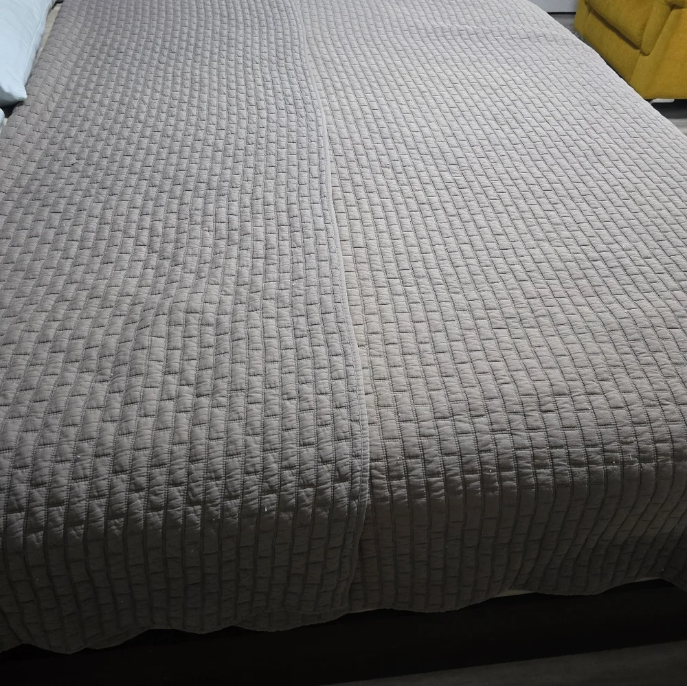 Elegant Gray Quilted Bedspread